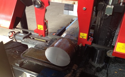 湾里卧式带锯床加工时出现明显振荡如何排查？